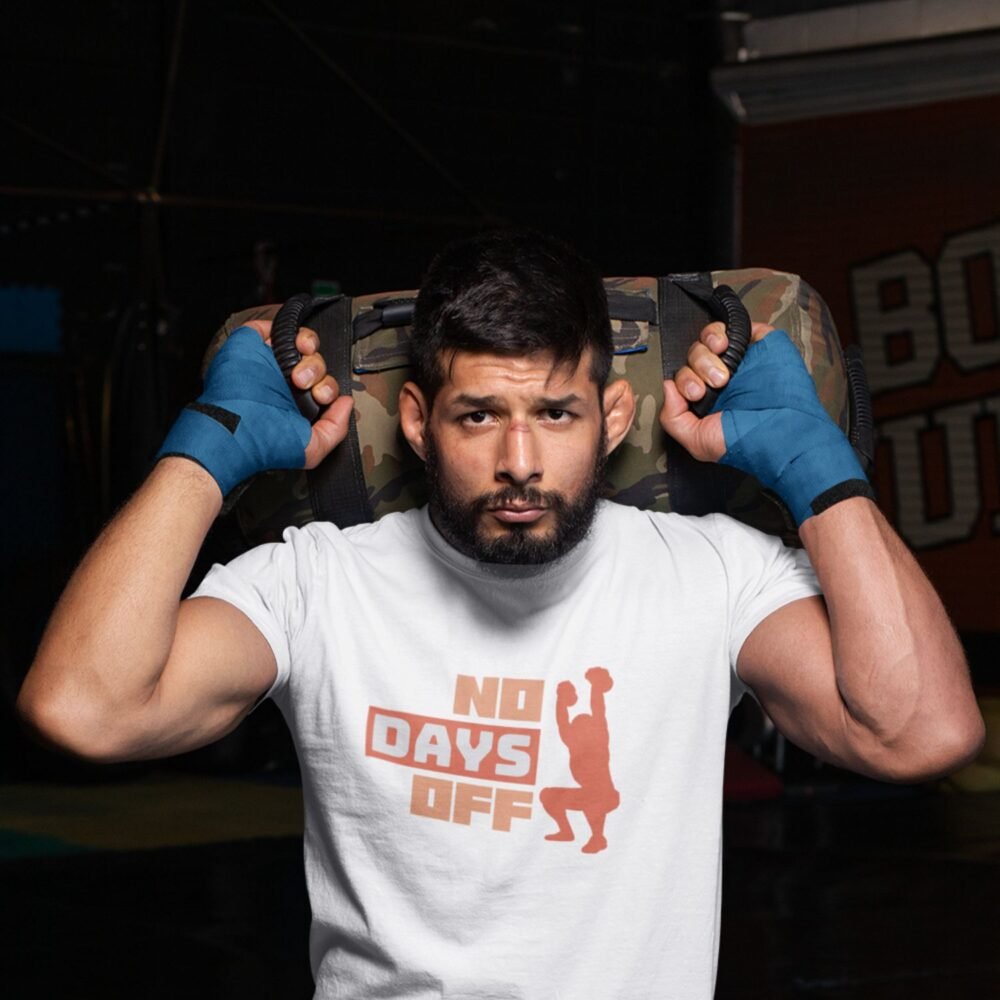motivational gym wear tshirt with quote "no days off"